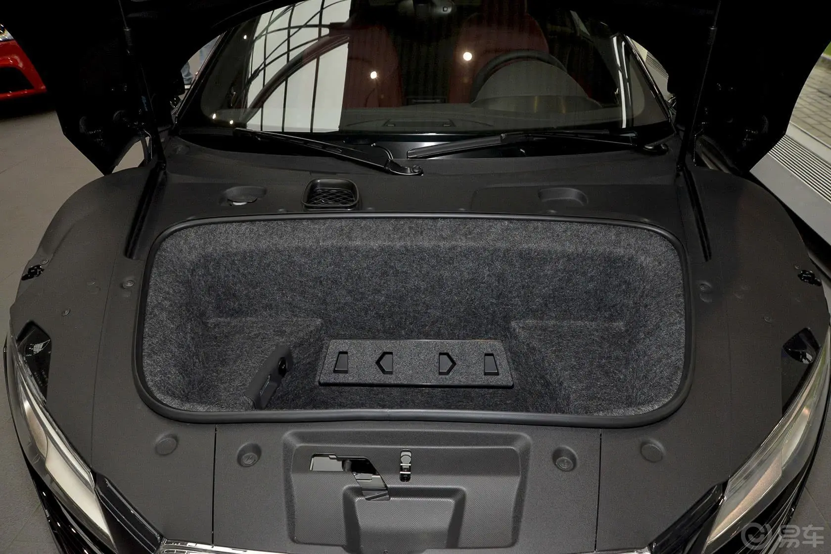 奥迪R8Coupe 4.2 FSI quattro行李箱空间