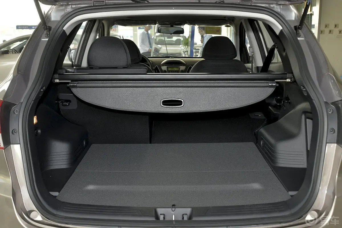 现代ix352.0L GL 自动 两驱 舒适型 国IV行李箱空间