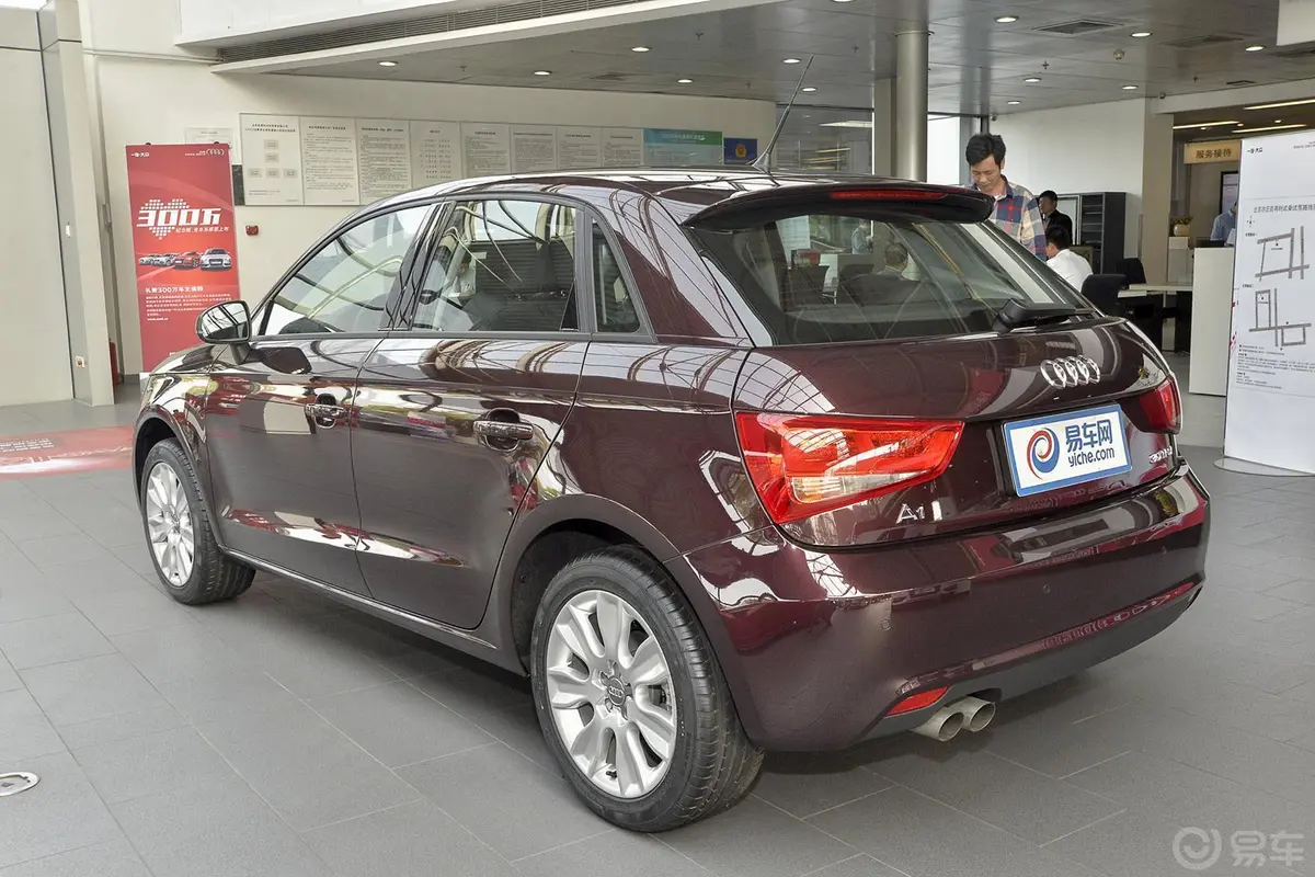 奥迪A1Sportback 30TFSI 技术型侧后45度车头向左水平