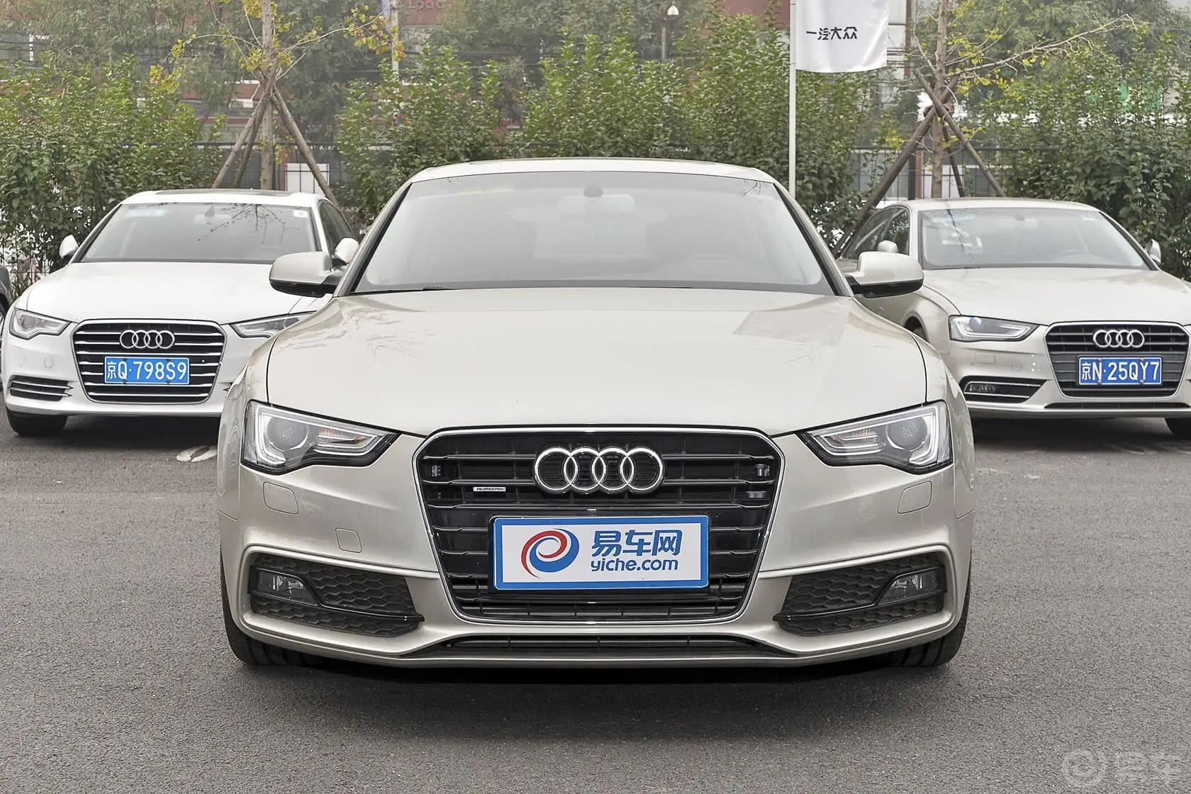 奥迪A5Sportback 45 TFSI quattro侧前45度车头向右水平