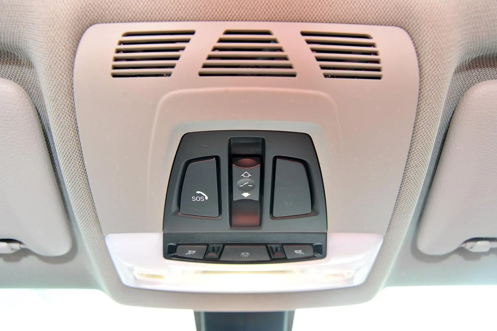 宝马4系双门轿跑车 435i xDrive 风尚设计套装前排车顶中央控制区