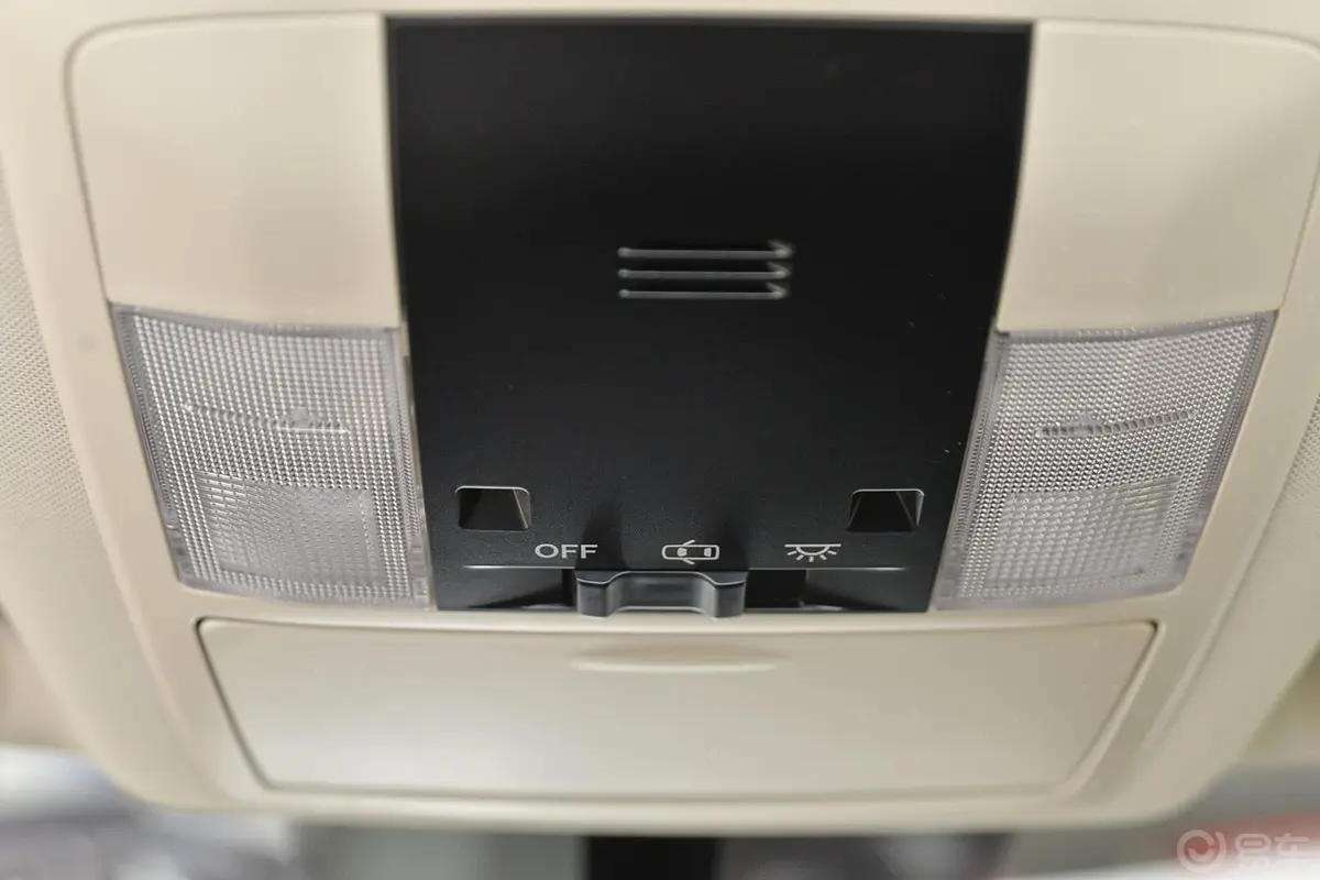雷克萨斯CT200h 1.8L 自动 精英版（双色）前排车顶中央控制区