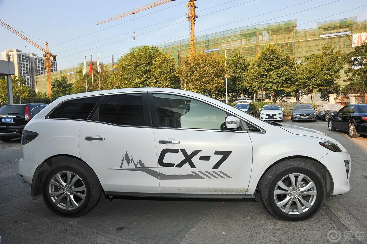 马自达CX-72.3T 四驱 至尊版正侧车头向右水平