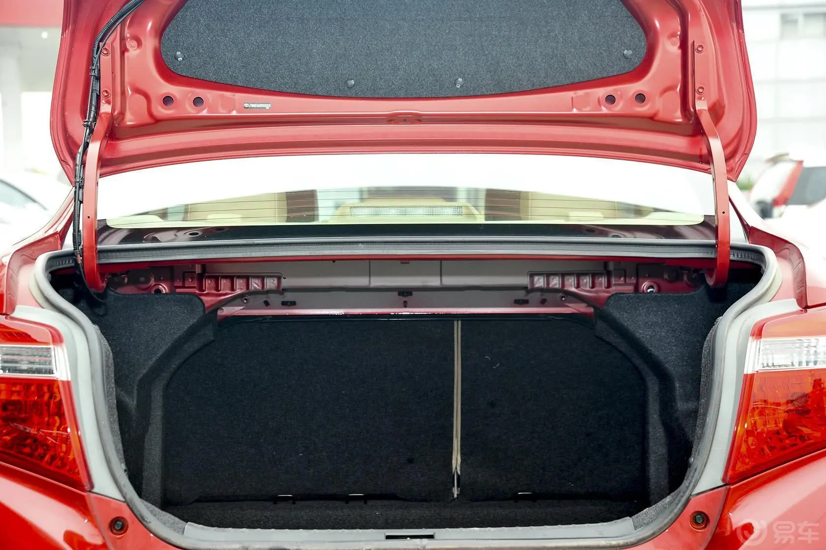 威驰1.5L 自动 智尊星光版行李箱空间
