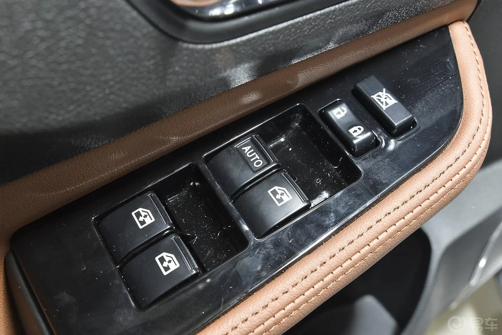 智尚S351.5L 手动 豪华版车窗升降键