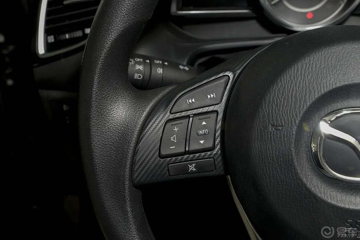马自达3 昂克赛拉三厢 1.5L 自动 舒适型方向盘功能键（左）