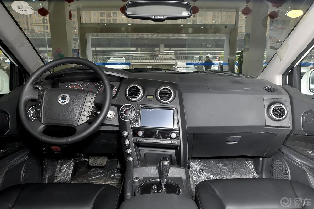 爱腾2.0T 柴油 四驱自动豪华版前排车顶中央控制区