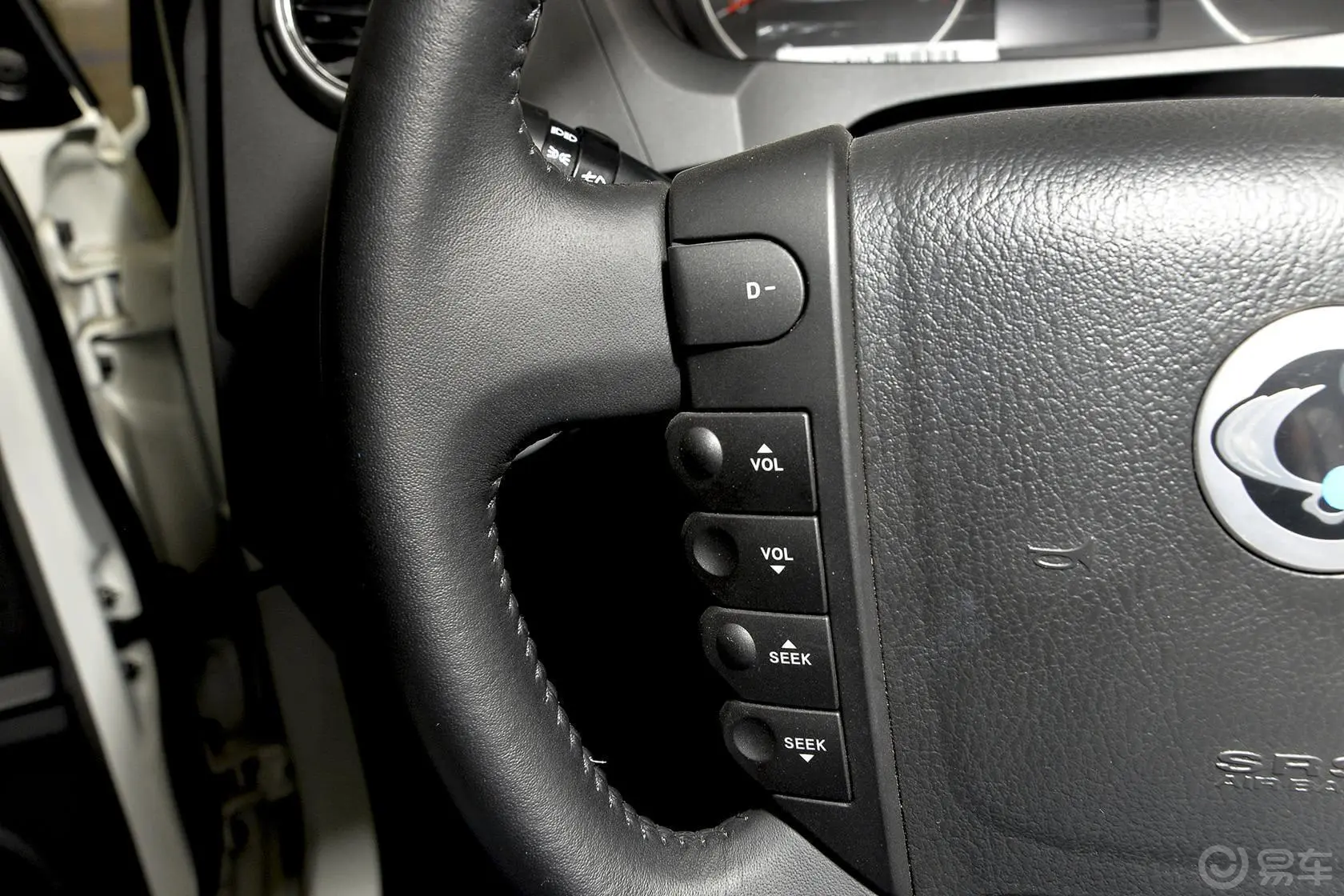 爱腾2.0T 柴油 四驱自动豪华版方向盘功能键（左）