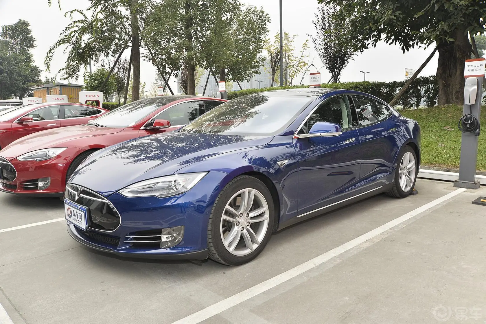 Model S70D侧前45度车头向左水平