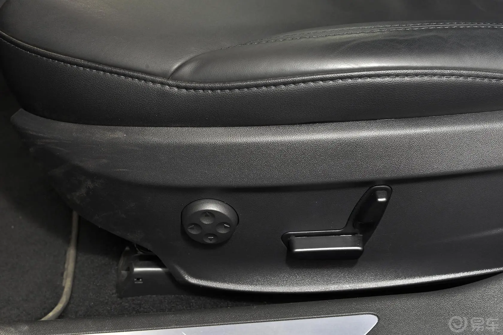 Model S85D座椅调节键