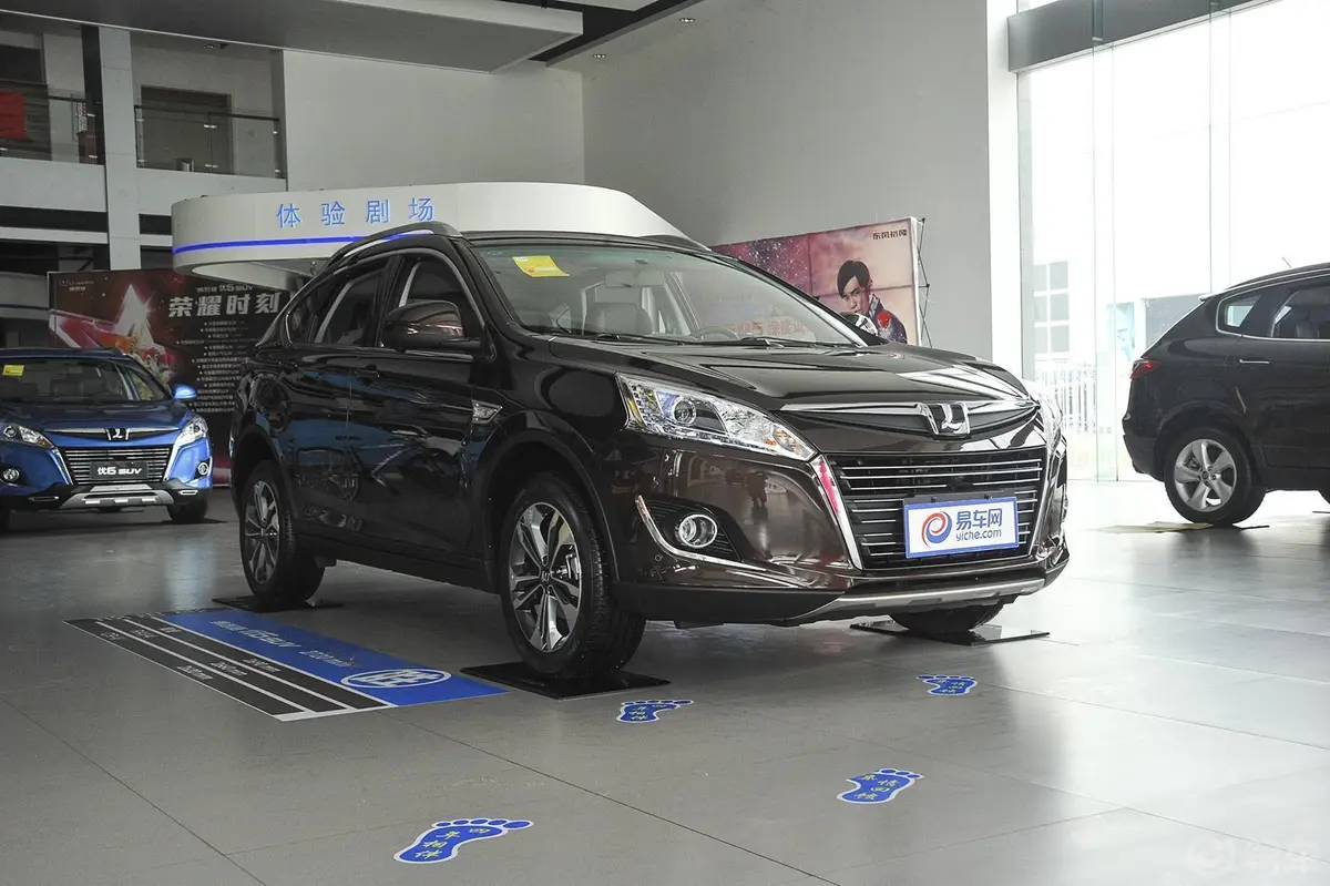 优6 SUV1.8T 智尊型侧前45度车头向右水平