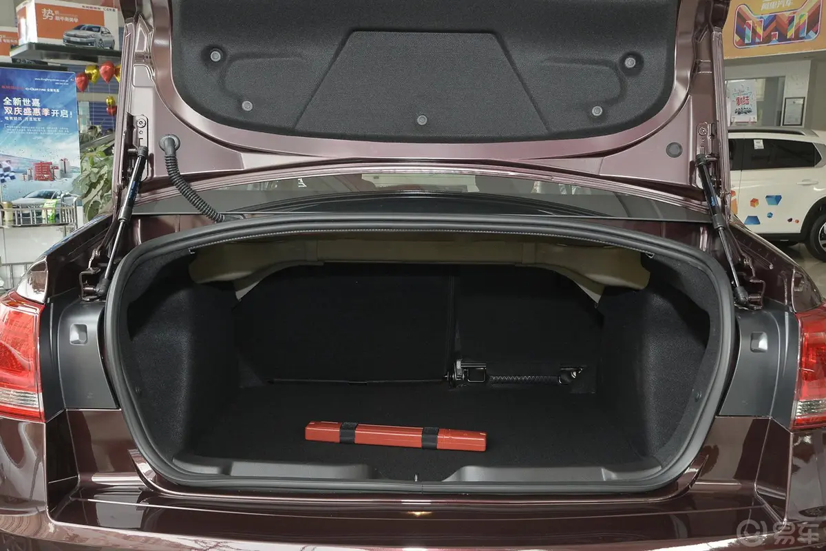 世嘉三厢 1.6L 手动 品尚型 VTS版行李箱空间