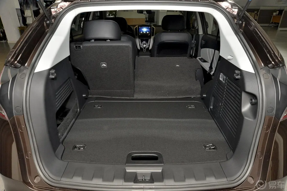 优6 SUV1.8T 魅力升级型行李箱空间