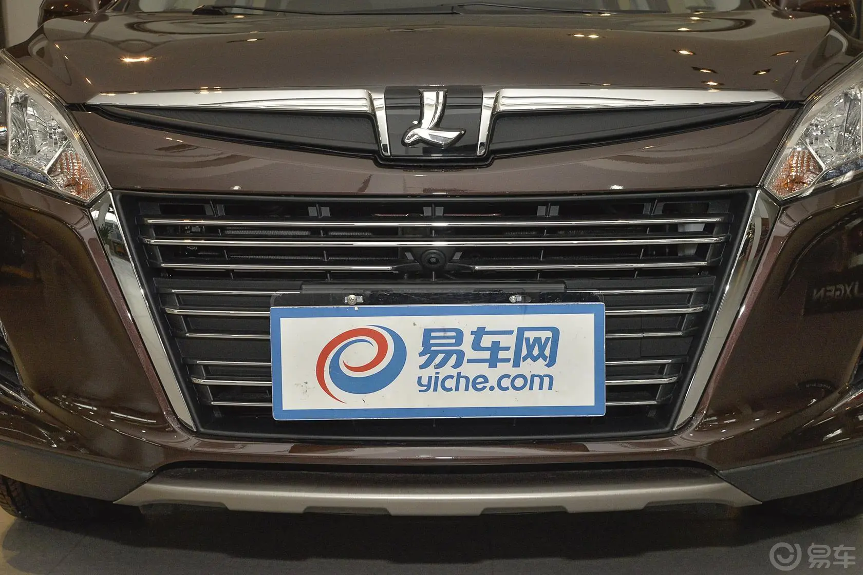 优6 SUV1.8T 智尊型前格栅侧俯拍