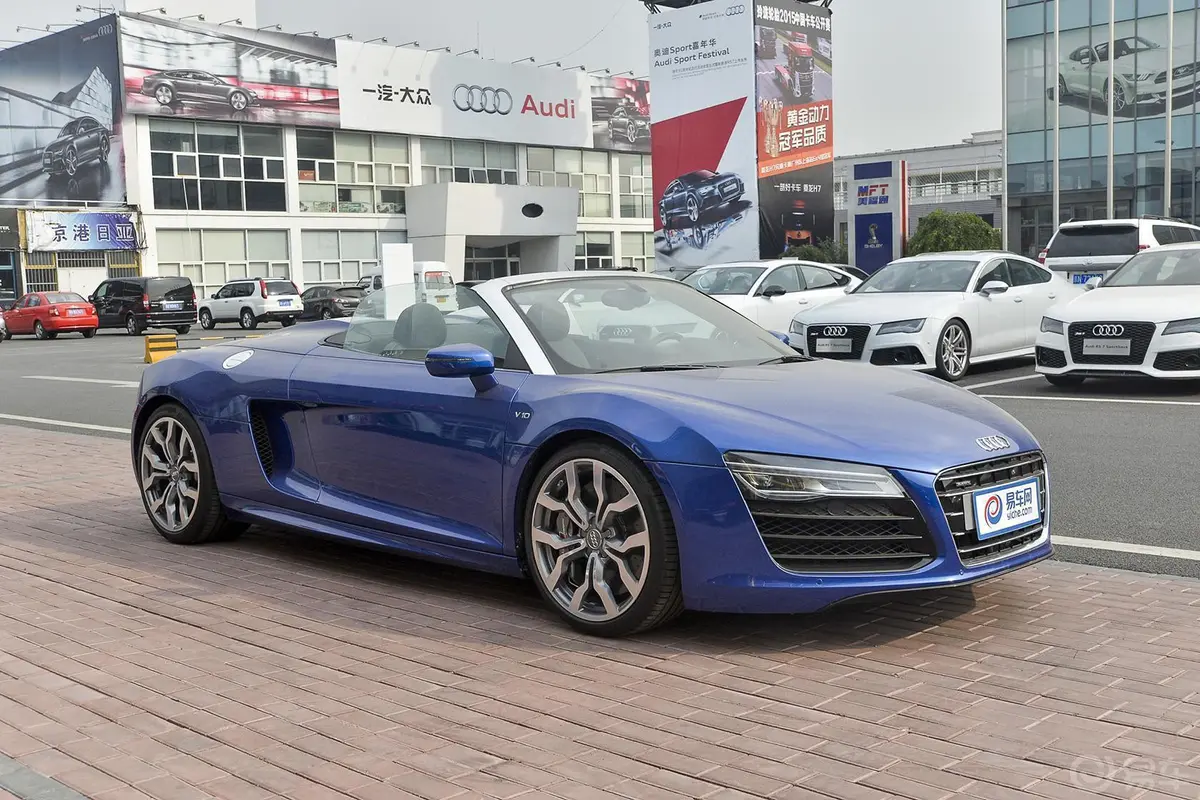 奥迪R8Spyder 5.2 FSI quattro侧前45度车头向右水平