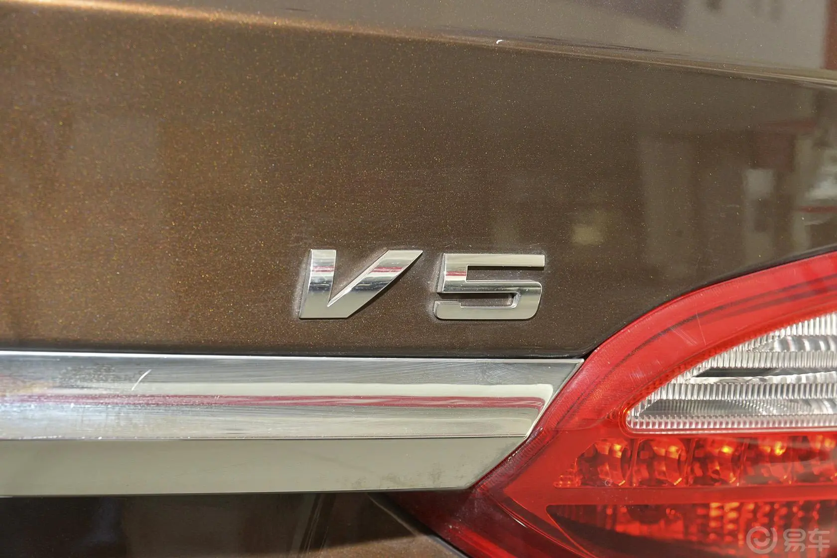 中华V51.5T 自动 两驱 豪华型尾标