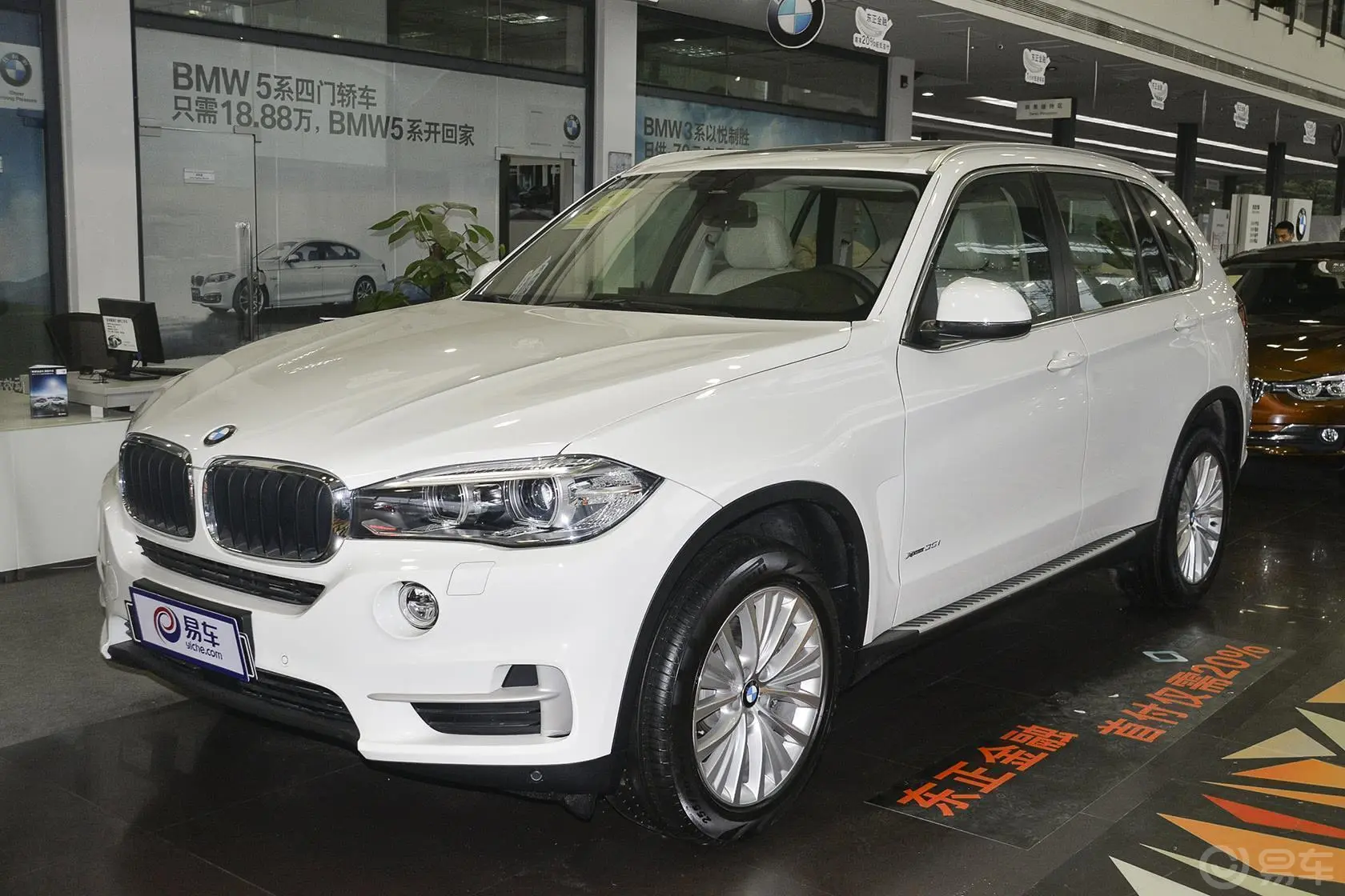 宝马X5(进口)xDrive35i 领先型侧前45度车头向左水平