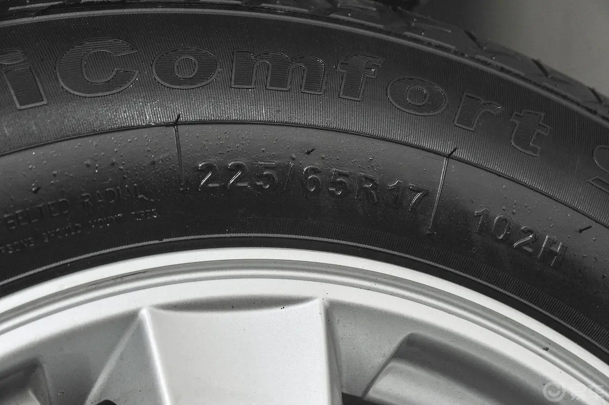 比亚迪S61.5TI 手动 尊贵版 5座轮胎规格