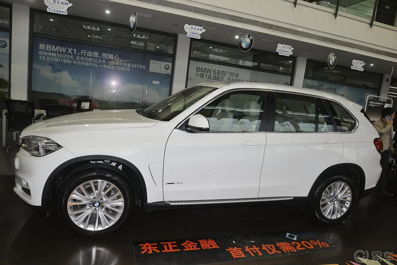 宝马X5(进口)xDrive35i 领先型正侧车头向左水平