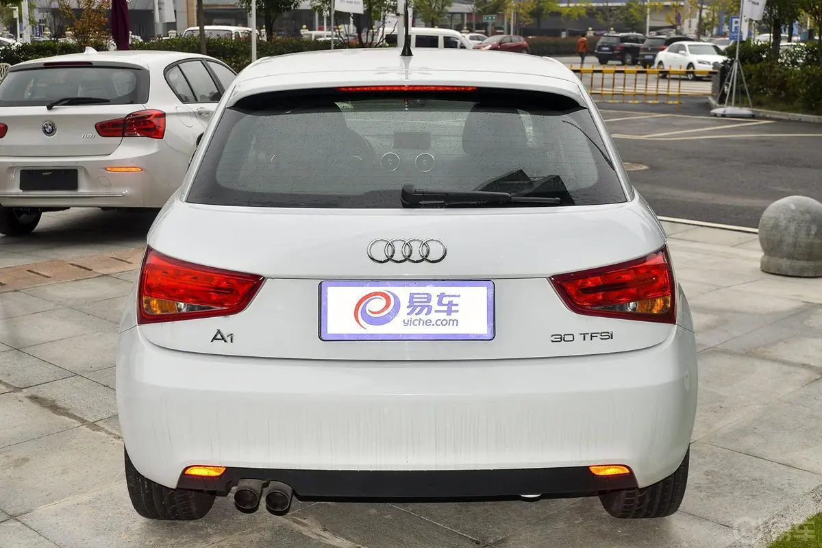 奥迪A1Sportback 30TFSI 舒适型正后水平