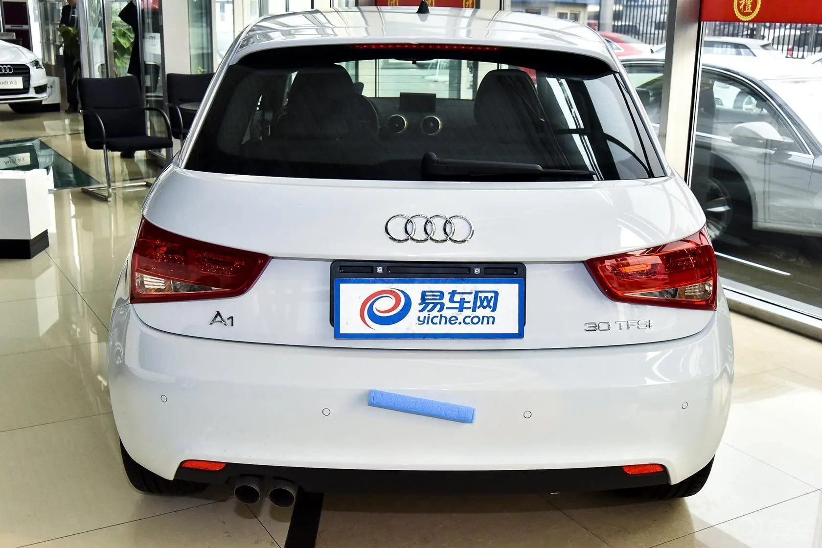 奥迪A1Sportback 30TFSI 技术型正后水平