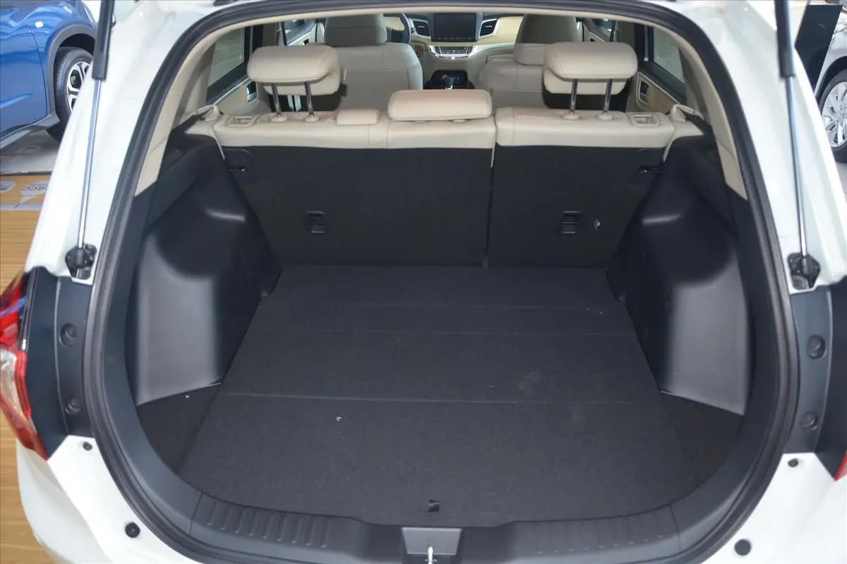 杰德1.8L 5AT 舒适精英型（五座）行李箱空间