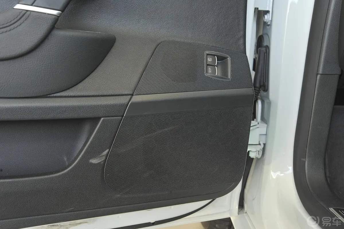 一汽-大众CC2.0T 双离合 豪华型驾驶员门储物盒