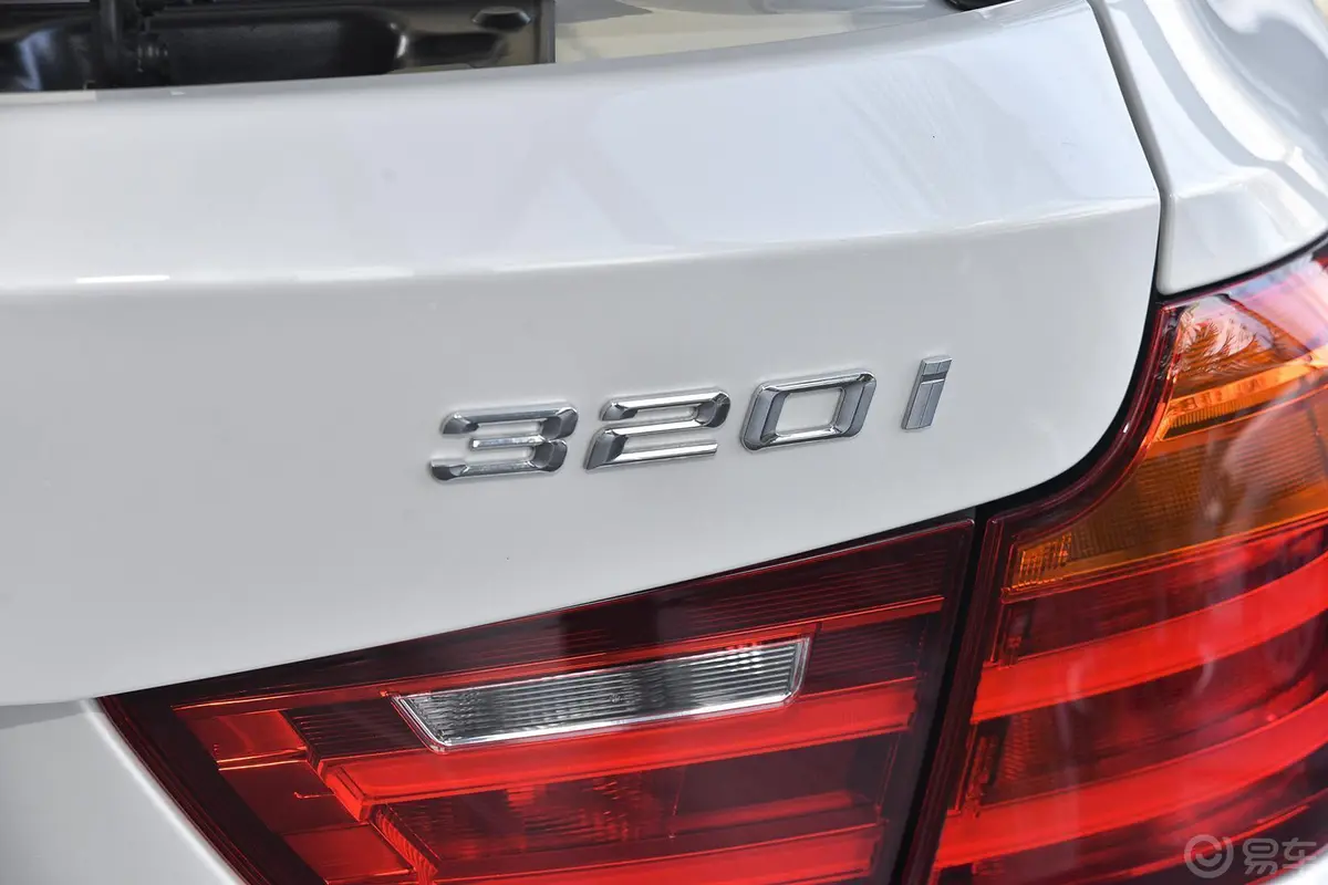宝马3系GT320i 设计套装型尾标
