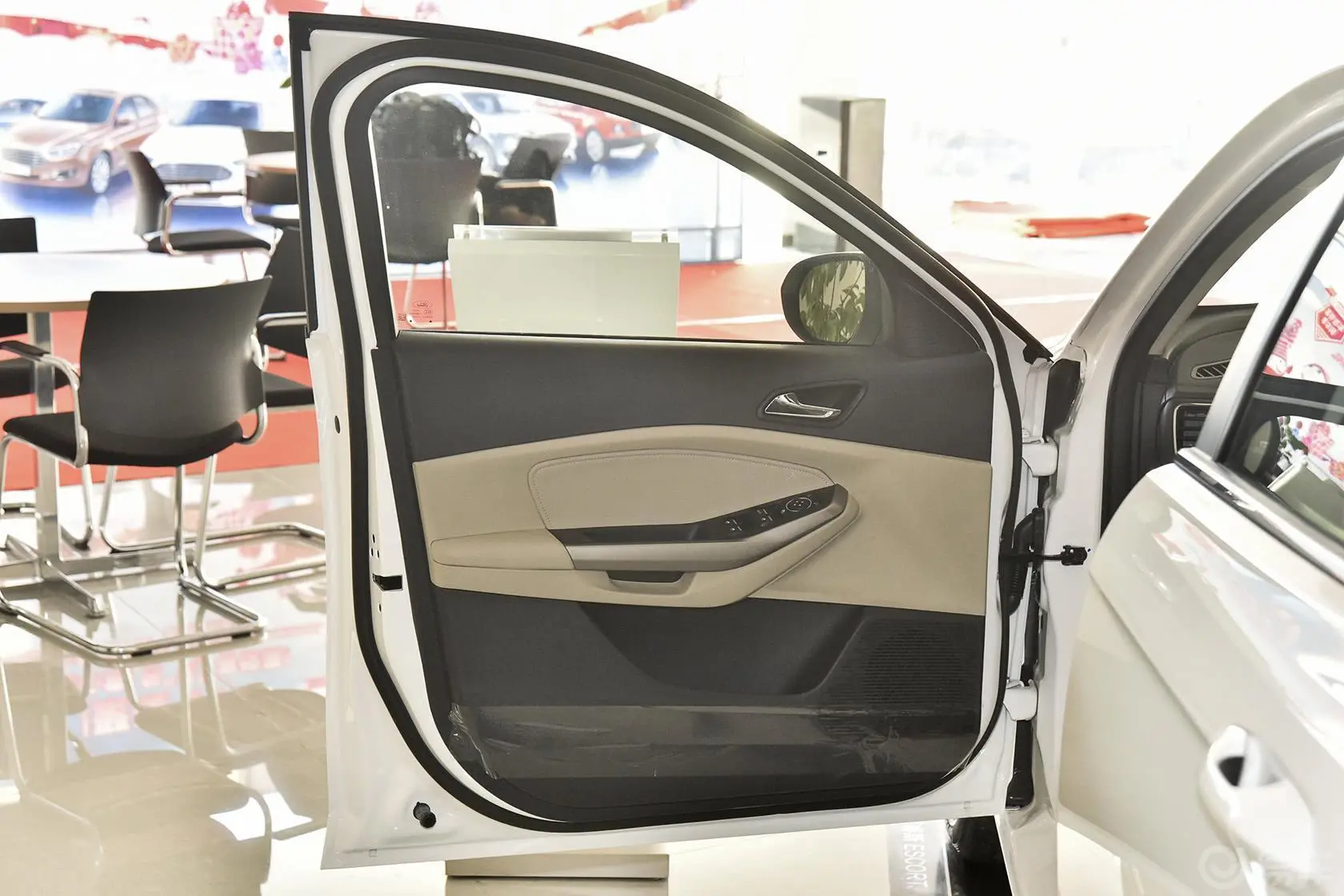 福睿斯1.5L 手动舒适型驾驶员侧车门内门板