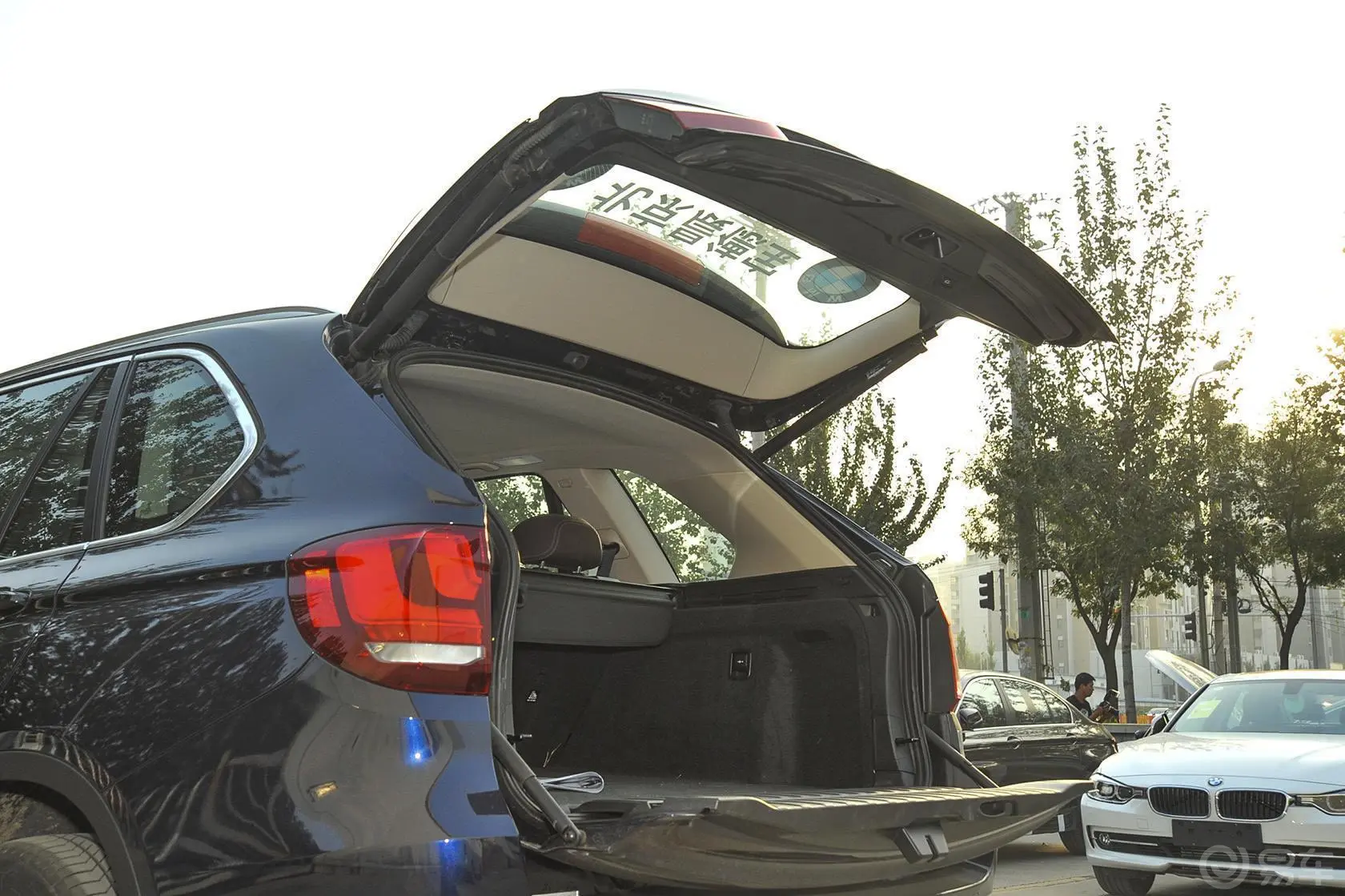 宝马X5(进口)xDrive35i 领先型行李厢开口范围
