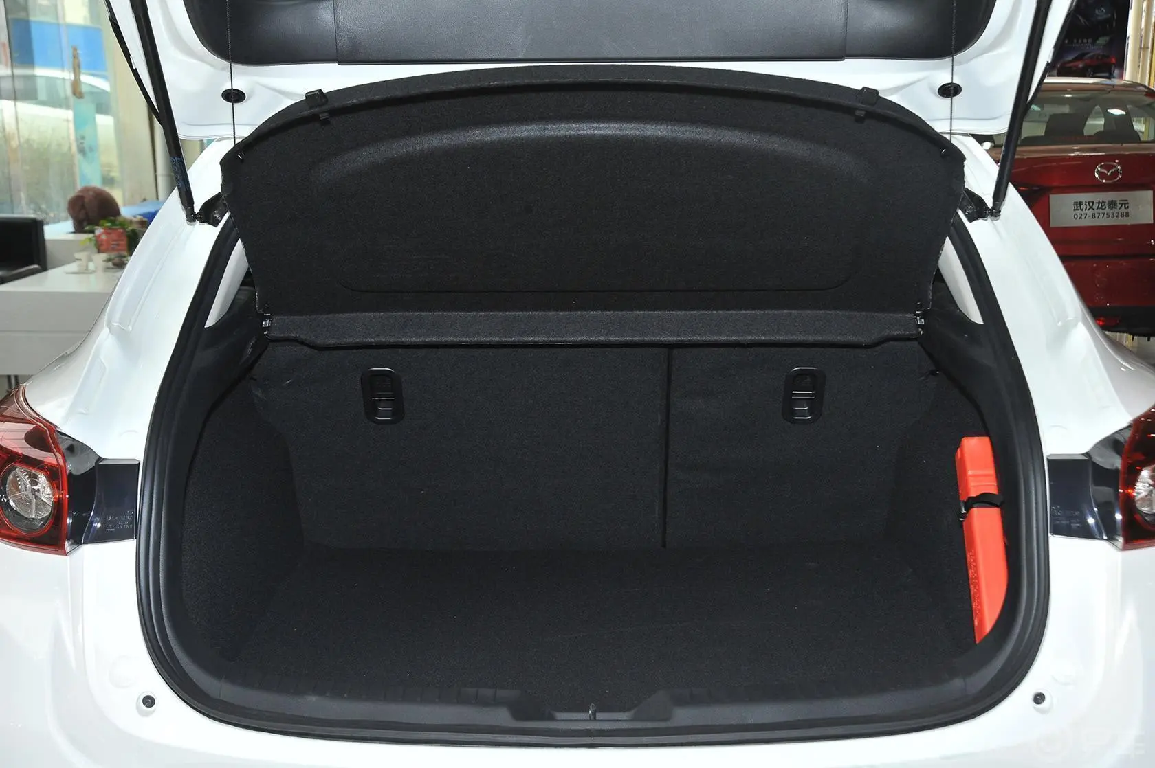 马自达3 昂克赛拉两厢 1.5L 自动 豪华型行李箱空间
