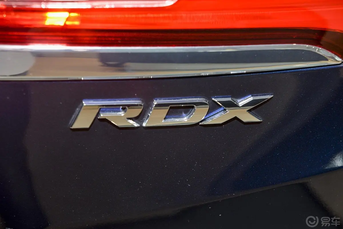 讴歌RDX(进口)3.0L 手自一体 四驱 尊享版尾标