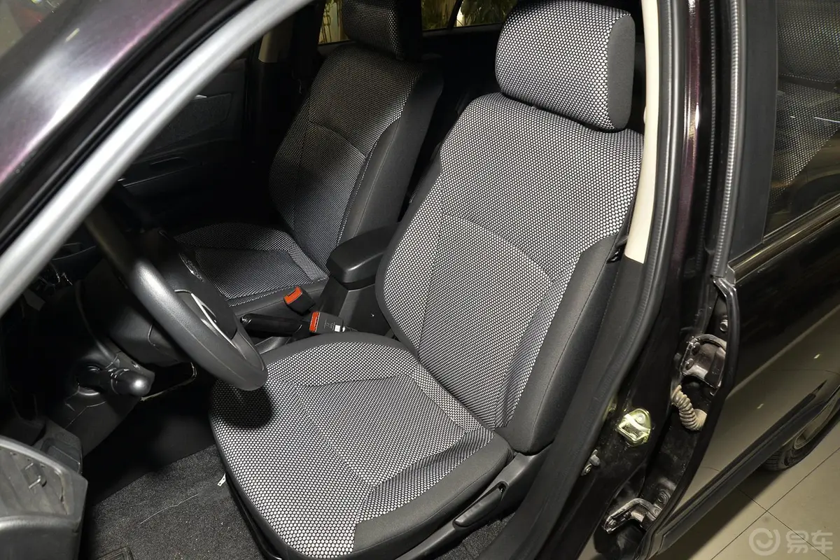 夏利N71.3L 手动 运动豪华型驾驶员座椅