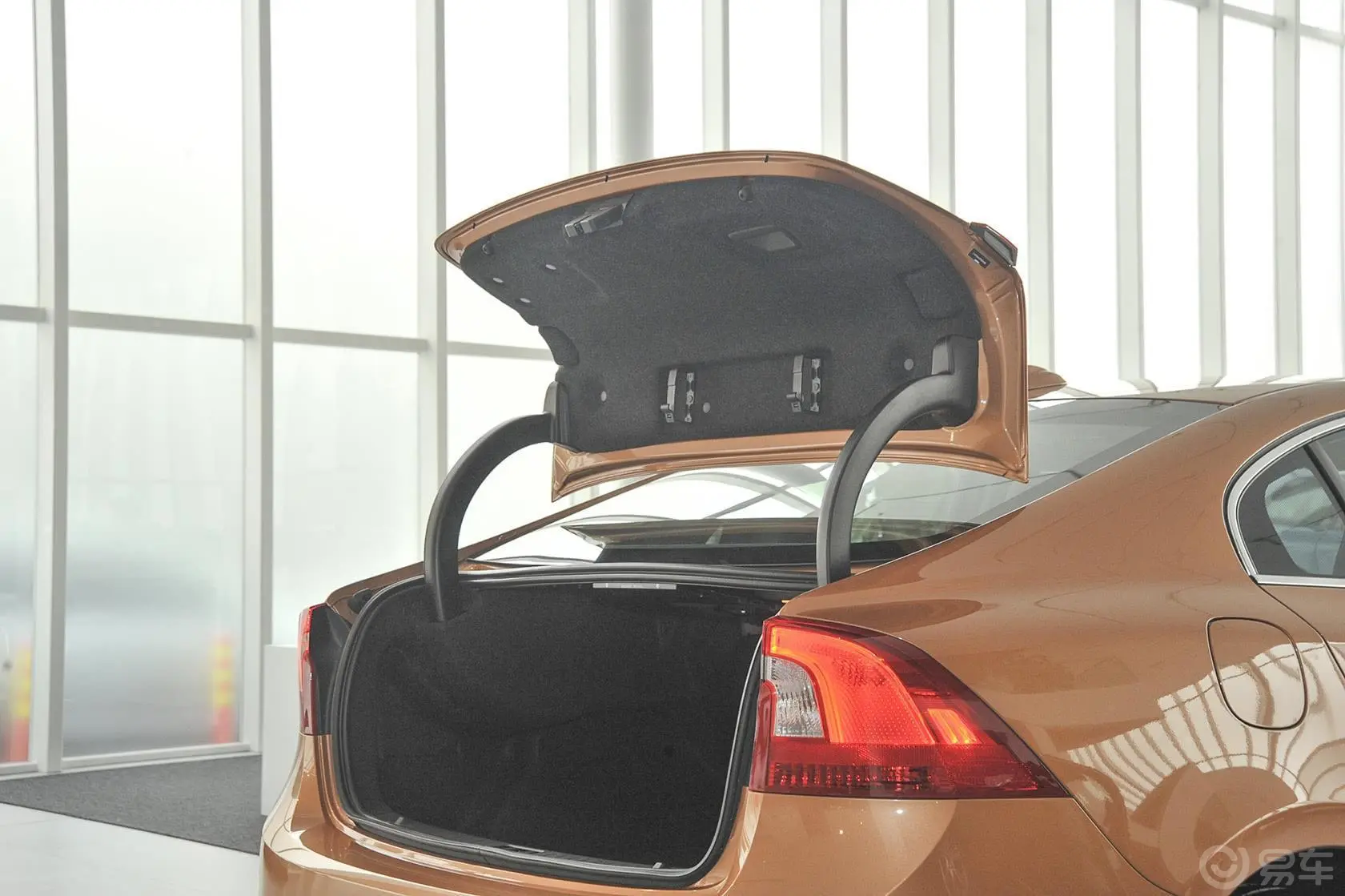 沃尔沃S602.0T 手自一体 智行版行李厢开口范围