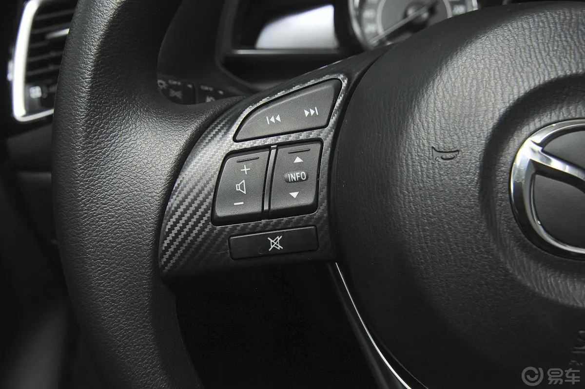 马自达3 昂克赛拉三厢 1.5L 手动 舒适型方向盘功能键（左）