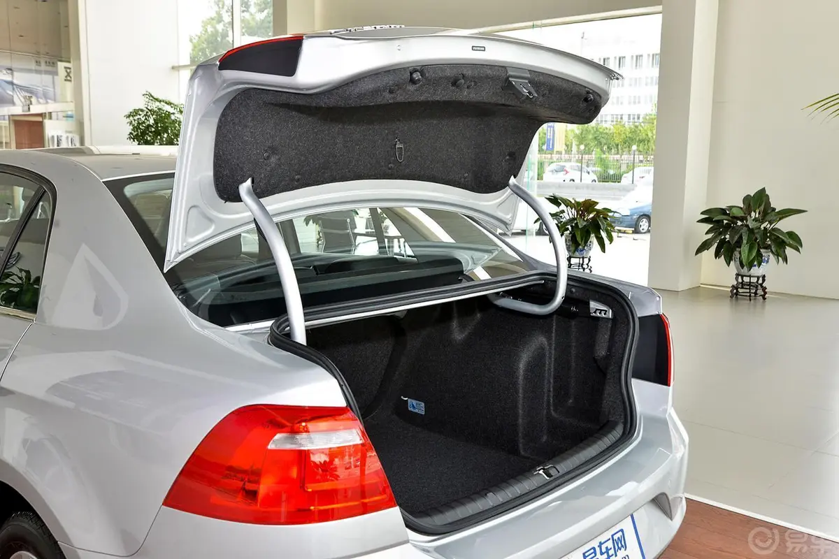 宝来质惠版 1.6L 手动舒适型行李厢开口范围