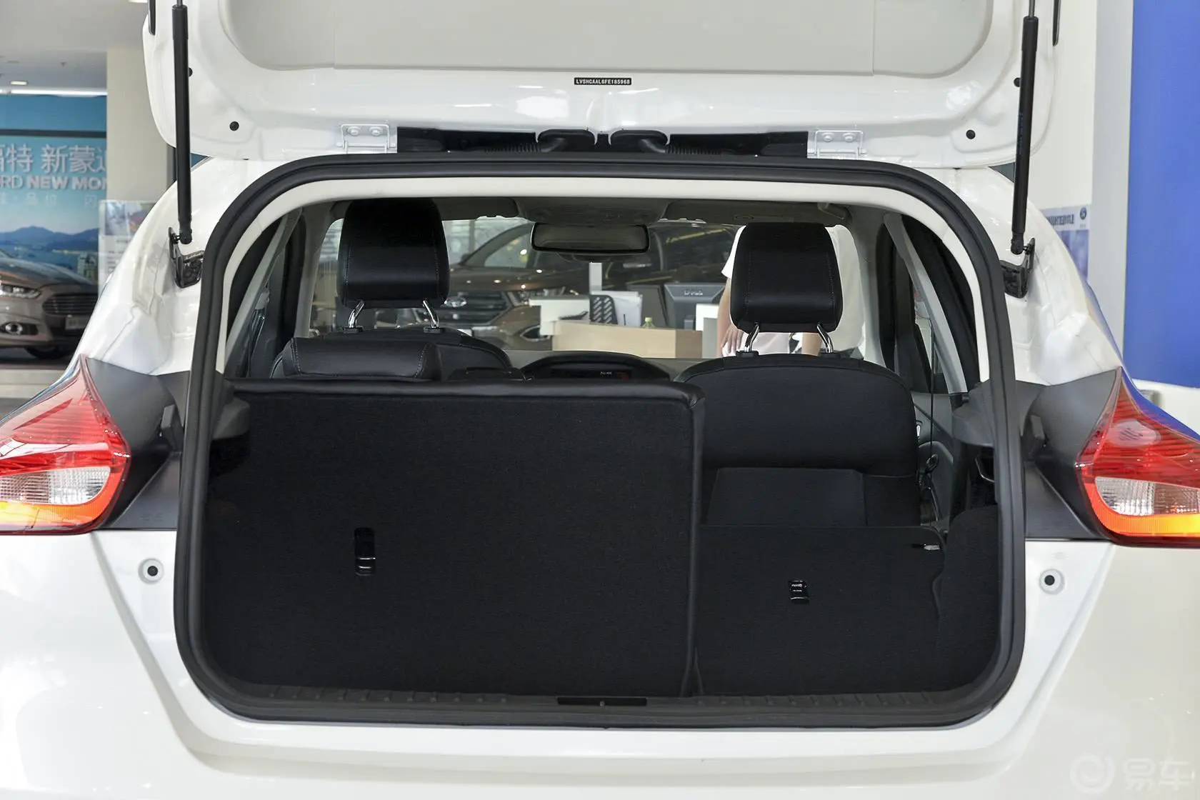 福克斯两厢 Ecoboost180 自动 运动型行李箱空间（后排右放倒）