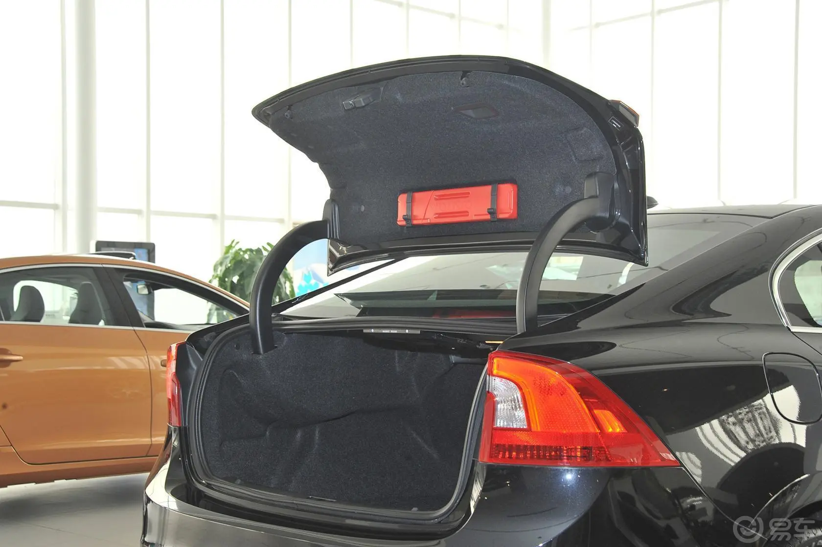沃尔沃S602.0T 手自一体 T5 智越版行李厢开口范围