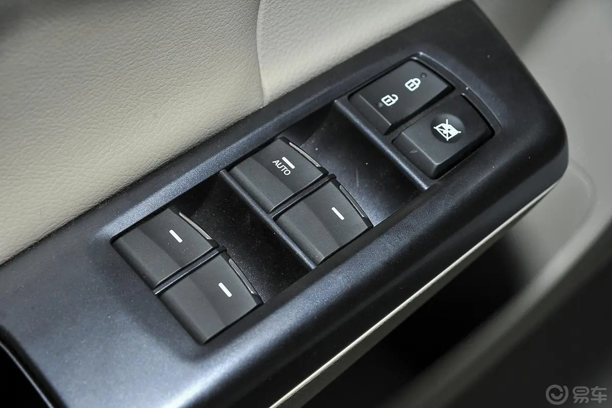 传祺GA61.6T 手动 舒适版车窗升降键