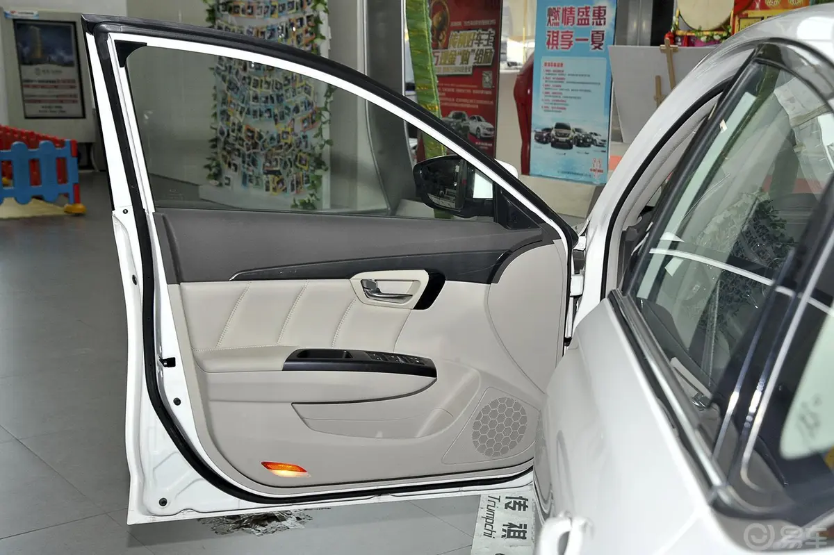 传祺GA61.6T 手动 舒适版驾驶员侧车门内门板