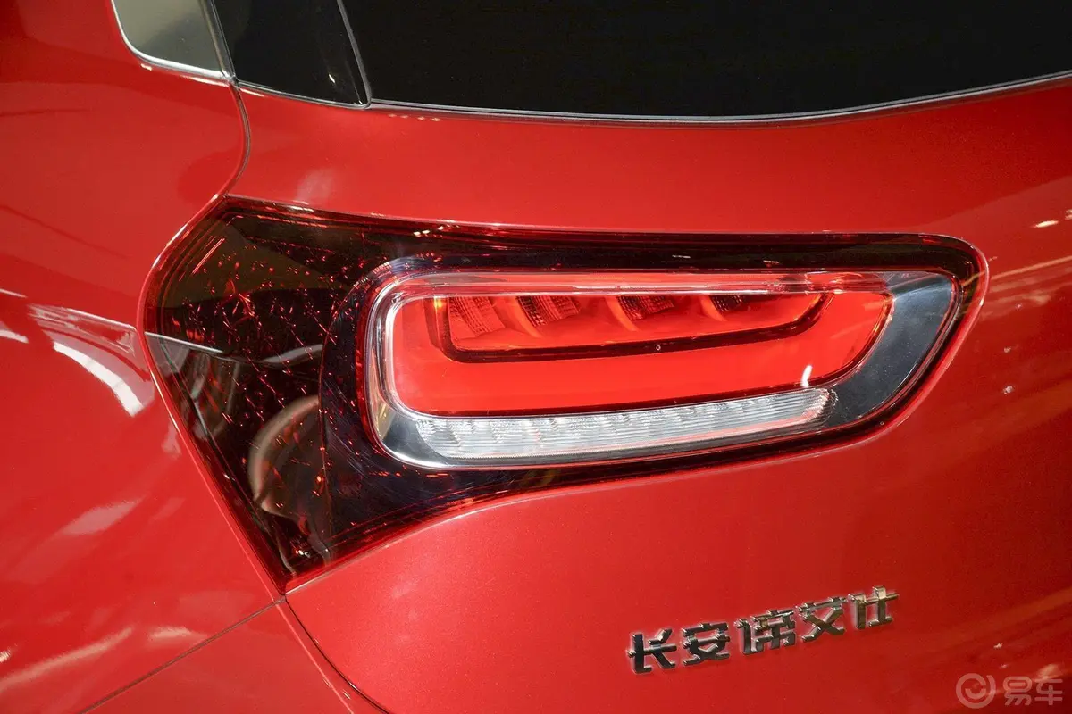 DS 61.6T 豪华版THP200尾灯侧45度俯拍