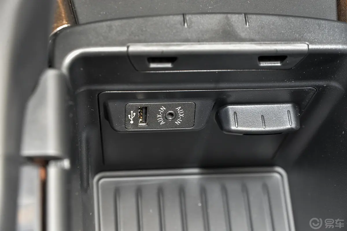宝马X5(进口)xDrive35i 典雅型USB接口