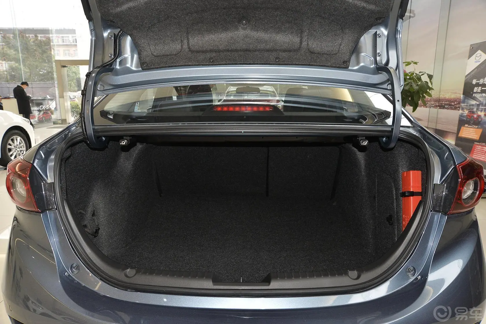 马自达3 昂克赛拉三厢 2.0L 自动 运动型行李箱空间