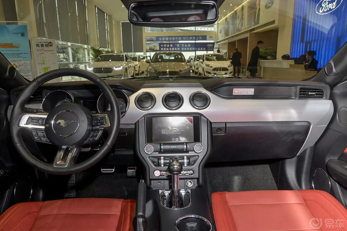 Mustang5.0L GT 手自一体 运动版前排车顶中央控制区
