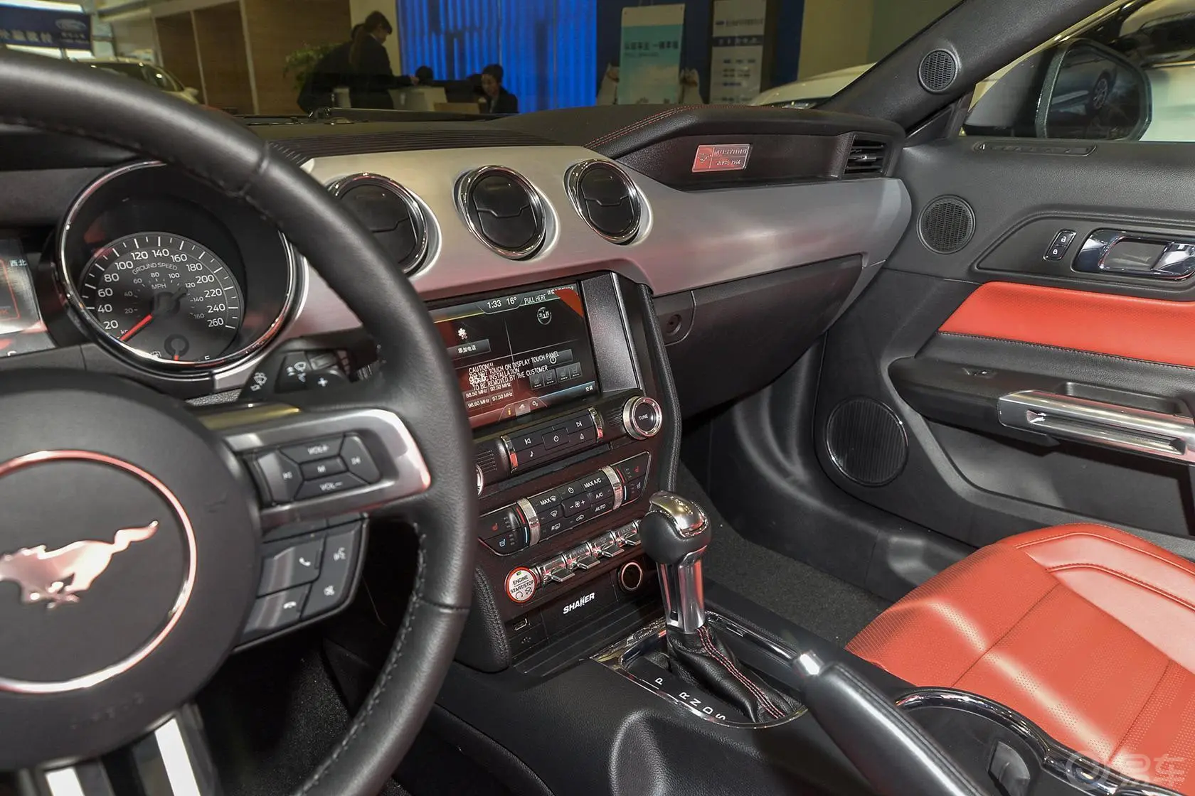 Mustang5.0L GT 手自一体 运动版驾驶位区域