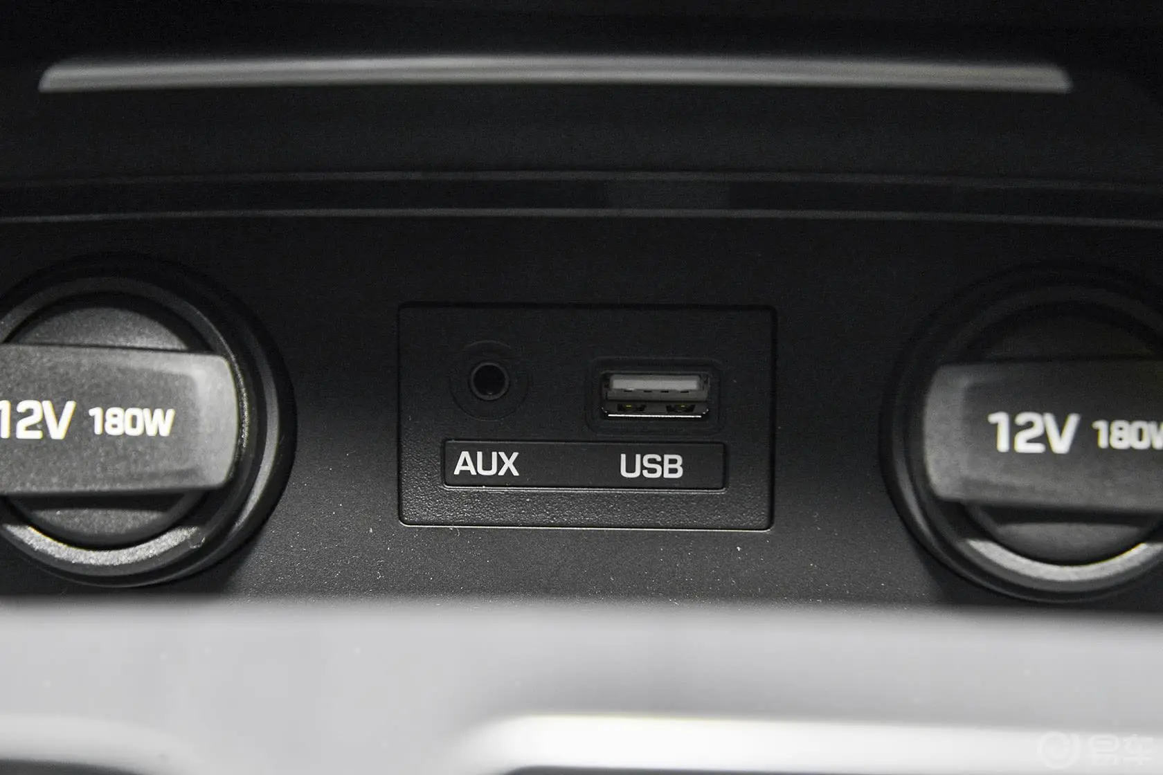 捷恩斯3.0L 手自一体 四驱 豪华版USB接口