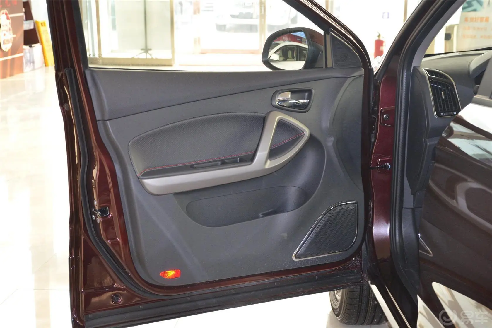 海马S51.6L 手动 智能豪华型驾驶员侧车门内门板