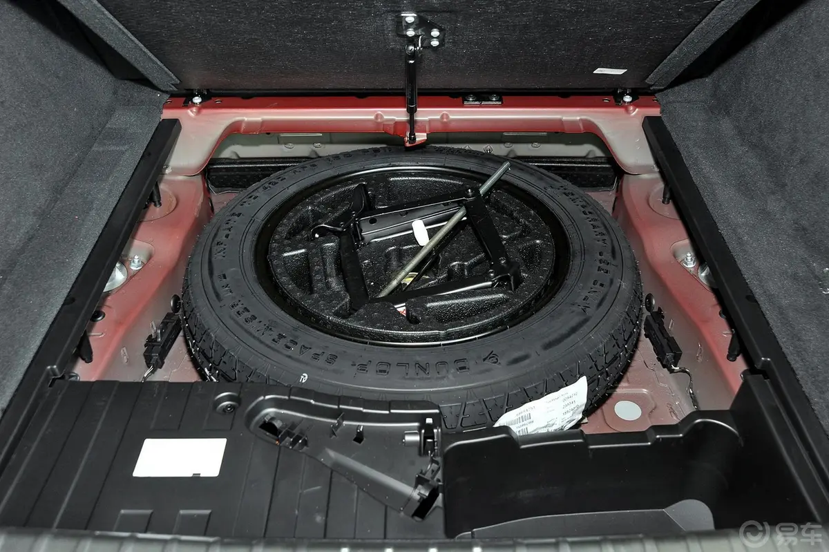 宝马X6xDrive35i 豪华型备胎