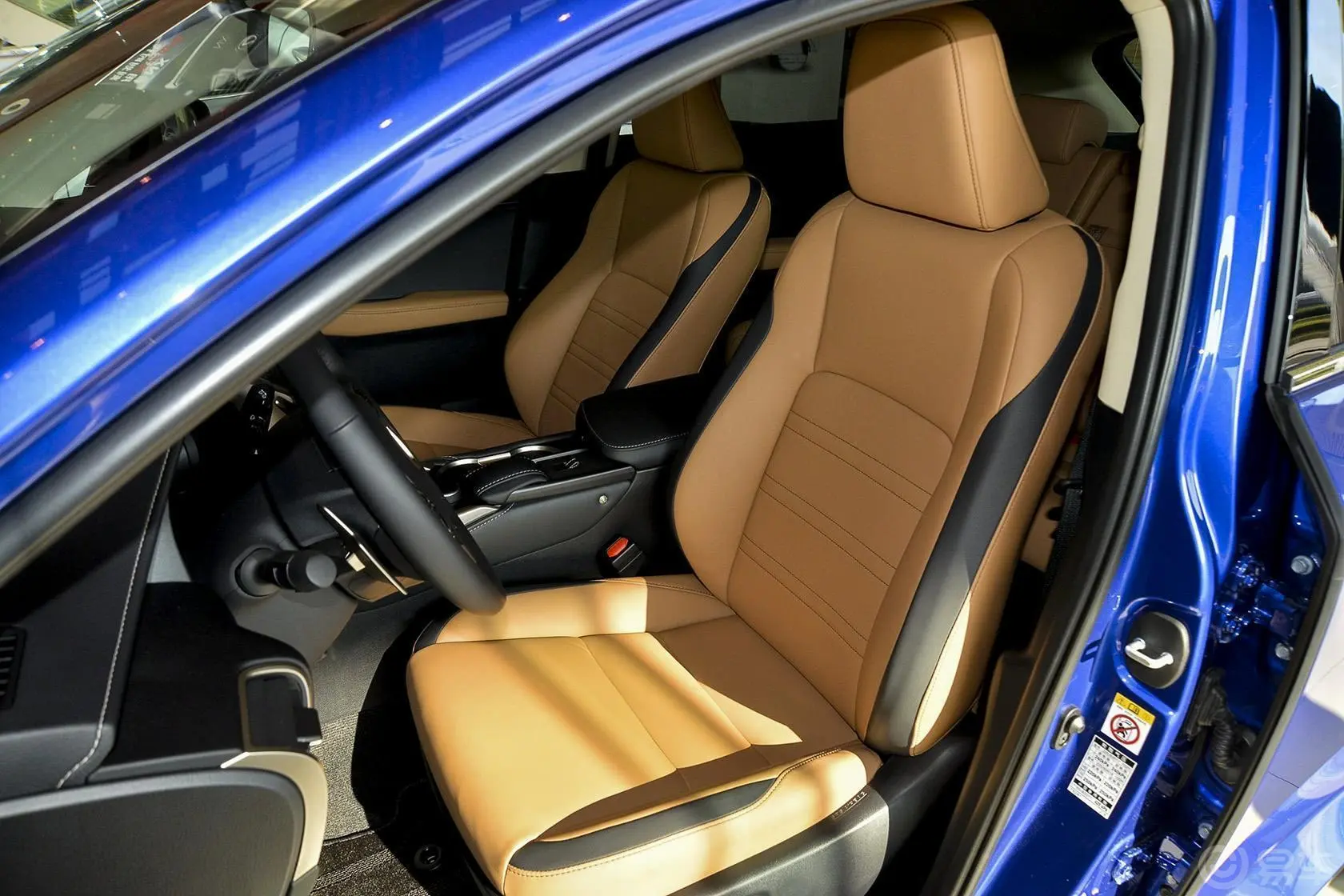 雷克萨斯NX200t 锋尚版驾驶员座椅