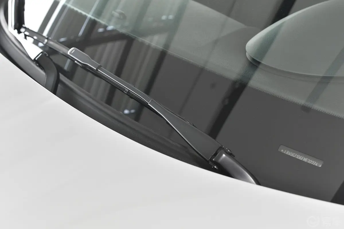 宝马X1sDrive18i 领先晋级版雨刷器（前）